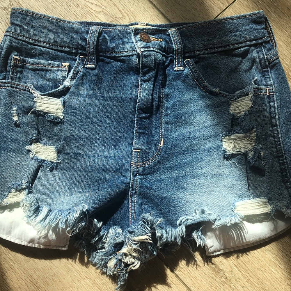 Hollister Ripped Blue Jean Shorts size 3 W 26